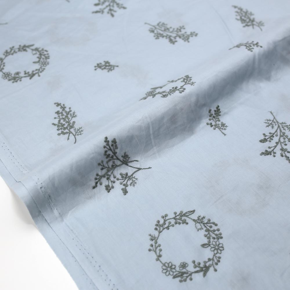 Kokka Embroidered Lawn Floral B - Grey - 50cm