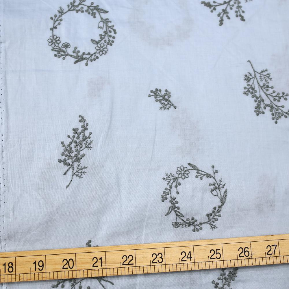 Kokka Embroidered Lawn Floral B - Grey - 50cm